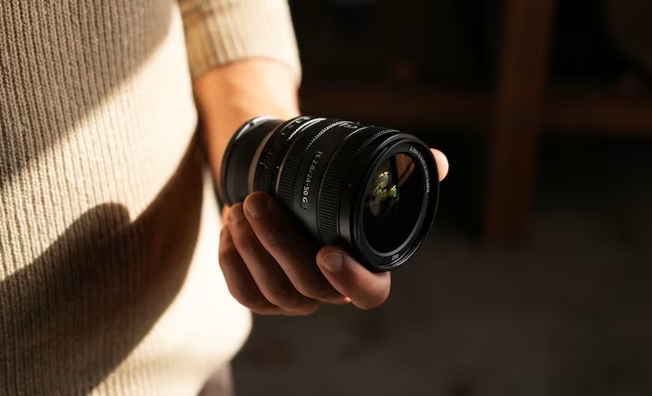 Standardni objektiv za zumiranje Sony FE 24-50mm f/2.8 G